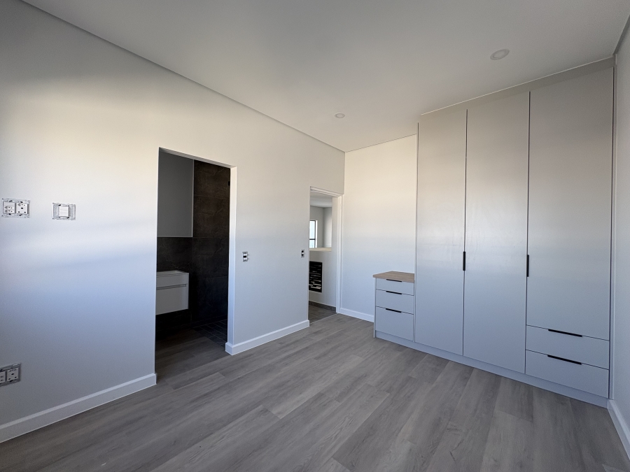 5 Bedroom Property for Sale in Sandown Western Cape
